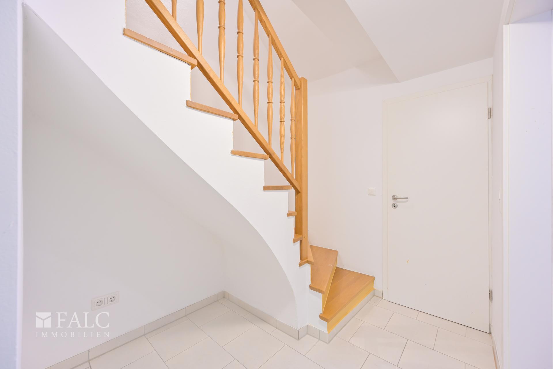 UG Diele mit Treppe